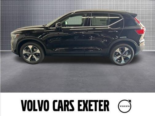2025 Volvo XC40 B5 Plus Bright Theme