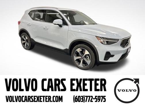 2025 Volvo XC40 B5 Core Bright Theme