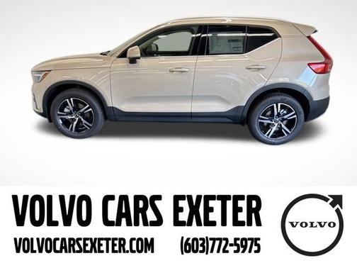 2025 Volvo XC40 B5 Core Bright Theme
