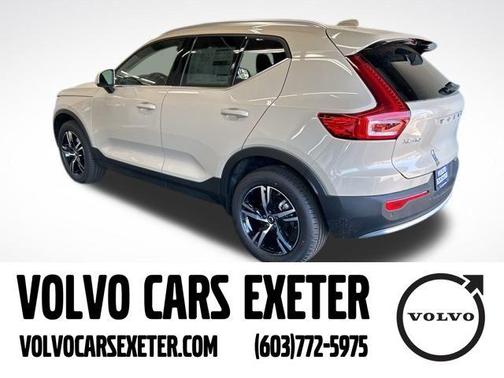 2025 Volvo XC40 B5 Core Bright Theme
