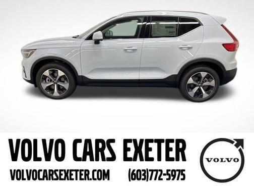2025 Volvo XC40 B5 Plus Bright Theme