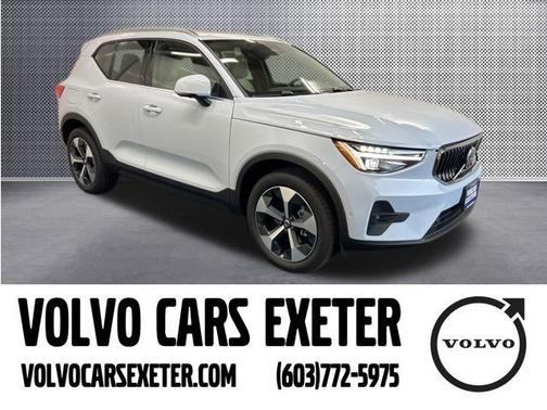 2025 Volvo XC40 B5 Plus Bright Theme