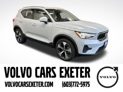 2025 Volvo XC40 B5 Plus Bright Theme
