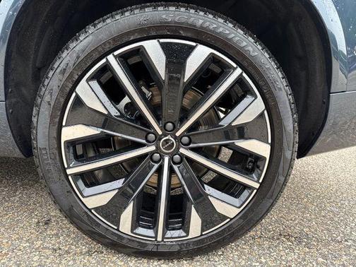 2025 Volvo XC90 B6 Plus 7-Seater