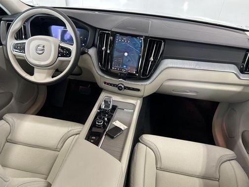 2025 Volvo XC60 B5 Ultra