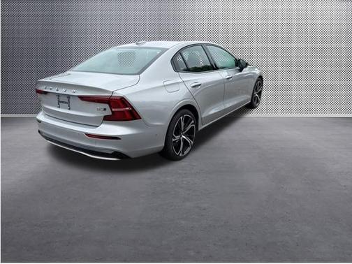 2024 Volvo S60 B5 Plus Dark Theme
