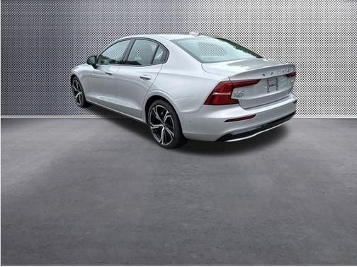 2024 Volvo S60 B5 Plus Dark Theme