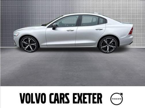 2024 Volvo S60 B5 Plus Dark Theme