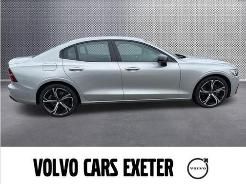 2024 Volvo S60 B5 Plus Dark Theme