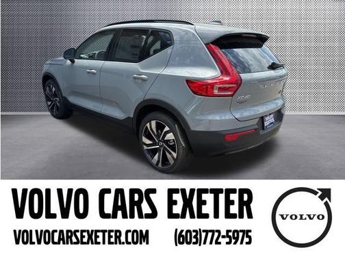 2025 Volvo XC40 B5 Ultra Dark Theme