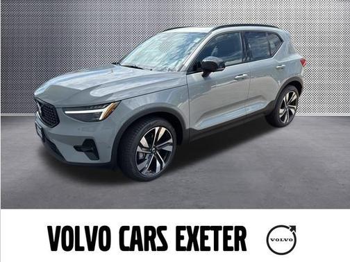 2025 Volvo XC40 B5 Ultra Dark Theme