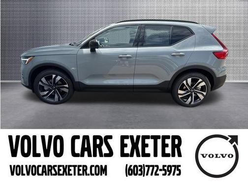 2025 Volvo XC40 B5 Ultra Dark Theme