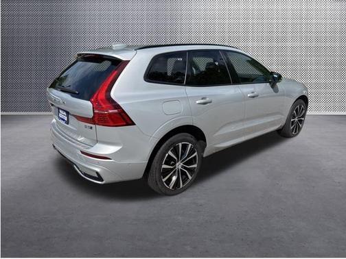 2023 Volvo XC60 B5 Plus Dark Theme