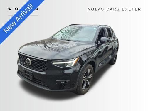 2023 Volvo XC40 B5 Plus Dark Theme