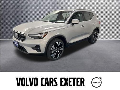 2025 Volvo XC40 B5 Plus Bright Theme