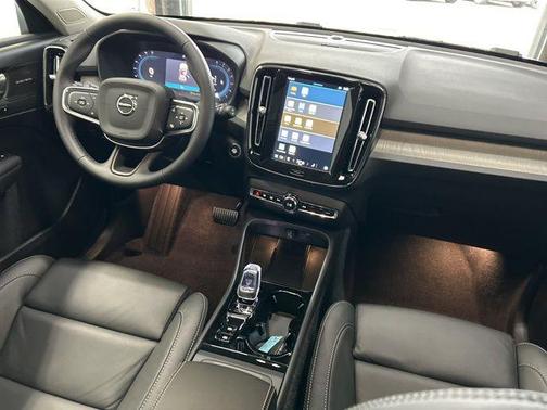 2025 Volvo XC40 B5 Plus Bright Theme