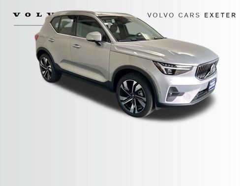 2025 Volvo XC40 B5 Plus Bright Theme