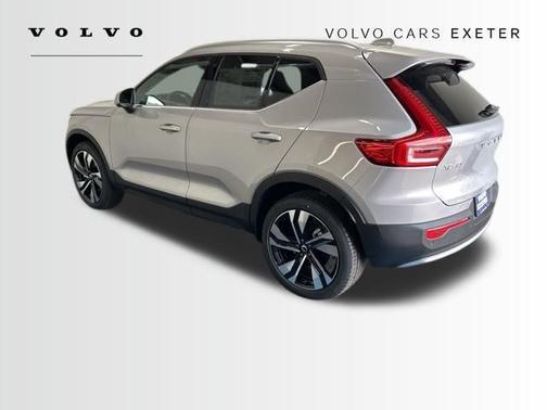 2025 Volvo XC40 B5 Plus Bright Theme