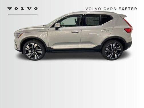 2025 Volvo XC40 B5 Plus Bright Theme