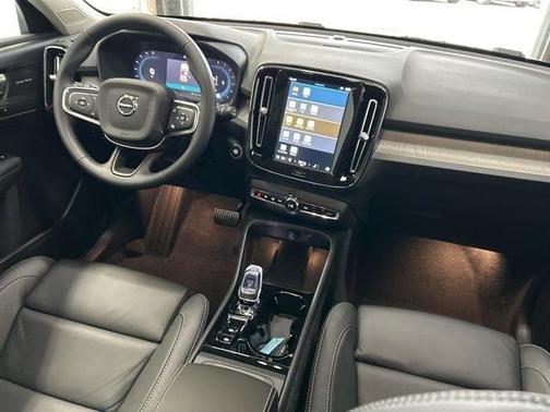 2025 Volvo XC40 B5 Plus Bright Theme