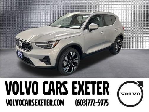 2025 Volvo XC40 B5 Plus Bright Theme
