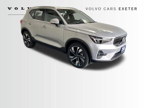 2025 Volvo XC40 B5 Plus Bright Theme