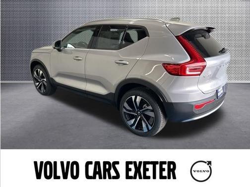 2025 Volvo XC40 B5 Plus Bright Theme