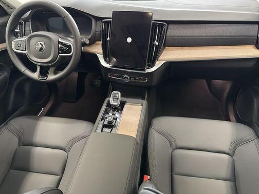 2025 Volvo XC90 B6 Plus 7-Seater