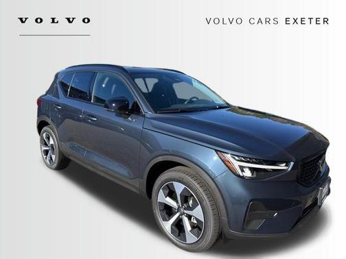 2026 Volvo XC40 B5 Core
