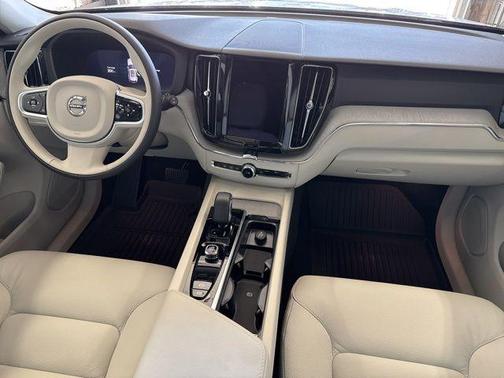 2025 Volvo XC60 Plug-In Hybrid T8 Plus