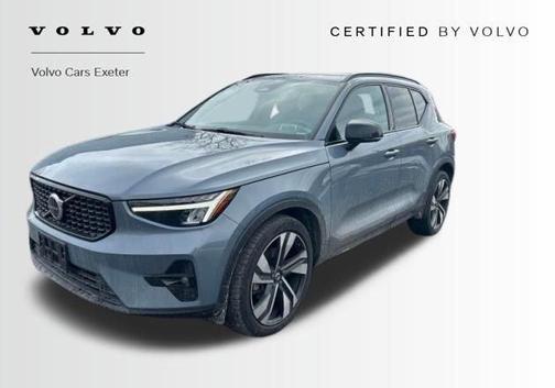 2023 Volvo XC40 B5 Plus Dark Theme