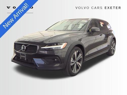 2025 Volvo V60 Cross Country B5 Plus