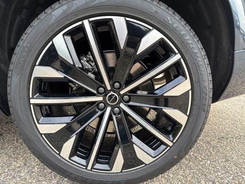 2025 Volvo XC90 B6 Ultra