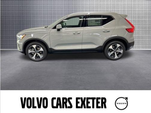 2025 Volvo XC40 B5 Core Bright Theme