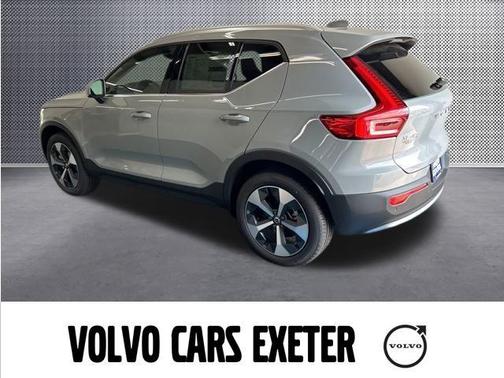 2025 Volvo XC40 B5 Core Bright Theme