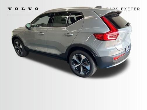 2025 Volvo XC40 B5 Core Bright Theme