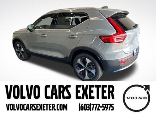 2025 Volvo XC40 B5 Core Bright Theme