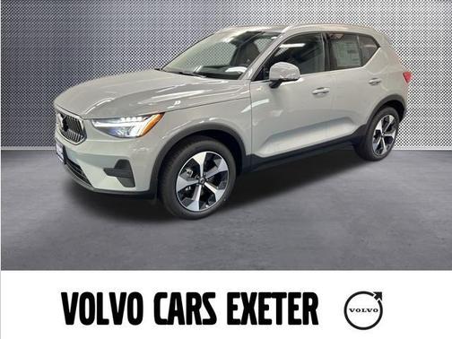 2025 Volvo XC40 B5 Core Bright Theme