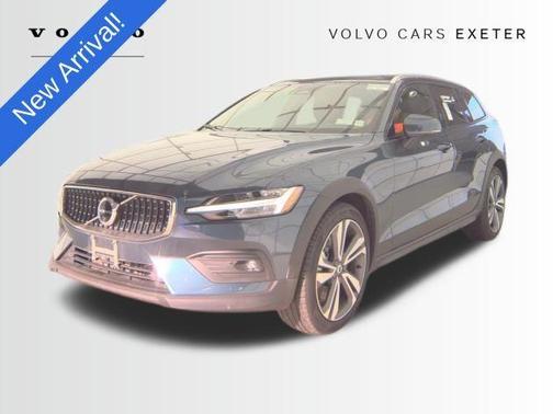 2025 Volvo V60 Cross Country B5 Plus