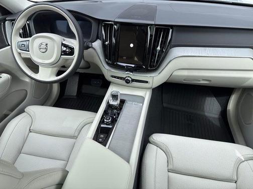 2025 Volvo XC60 Plug-In Hybrid T8 Ultra