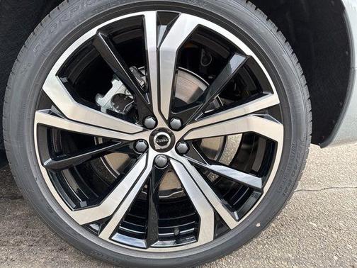 2025 Volvo XC60 Plug-In Hybrid T8 Ultra