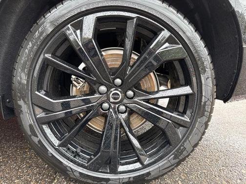 2025 Volvo XC60 Plug-In Hybrid T8 Ultra Black Edition