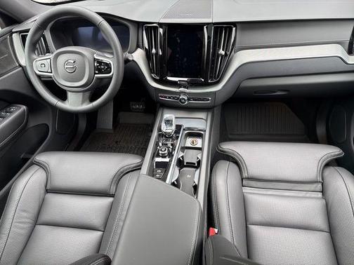 2025 Volvo XC60 Plug-In Hybrid T8 Ultra Black Edition