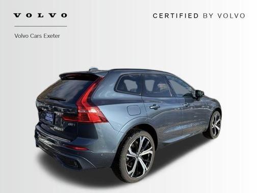2023 Volvo XC60 B5 Ultimate Dark Theme