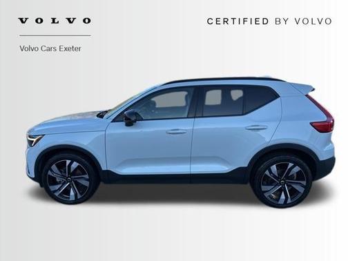 2023 Volvo XC40 B5 Plus Dark Theme