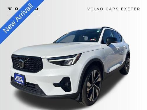 2023 Volvo XC40 B5 Plus Dark Theme