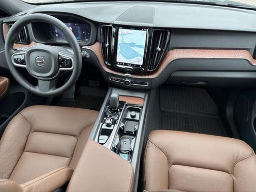 2025 Volvo XC60 B5 Plus