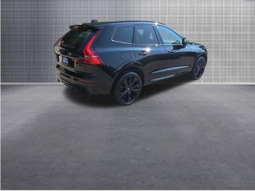 2025 Volvo XC60 B5 Ultra Black Edition
