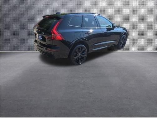 2025 Volvo XC60 B5 Ultra Black Edition