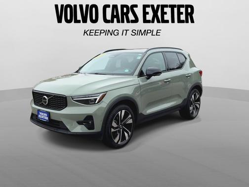 Sage Green Metallic 2025 Volvo XC40 B5 Ultra Dark Theme
